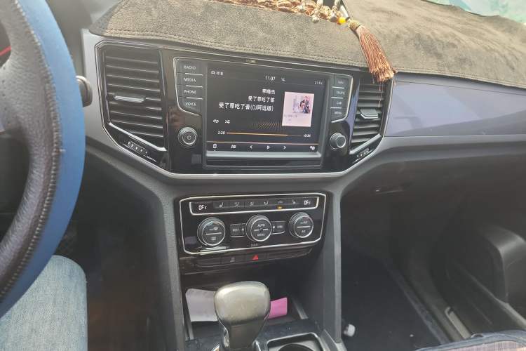 Used Volkswagen Teramont 2017 380TSI Four-Wheel Drive Luxury Edition Audio And AC Panel