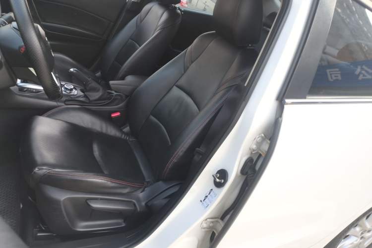 Used Mazda Mazda 3 Axela 2014 Sedan 1.5L Automatic Comfort Model
