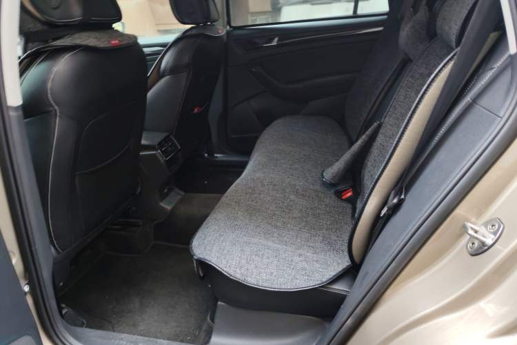 Used Skoda Kodiaq 2019 Facelifted TSI330 5-Seater Two-Wheel-Drive Luxury Enjoyment Edition China VI Standard Left Rear Seat