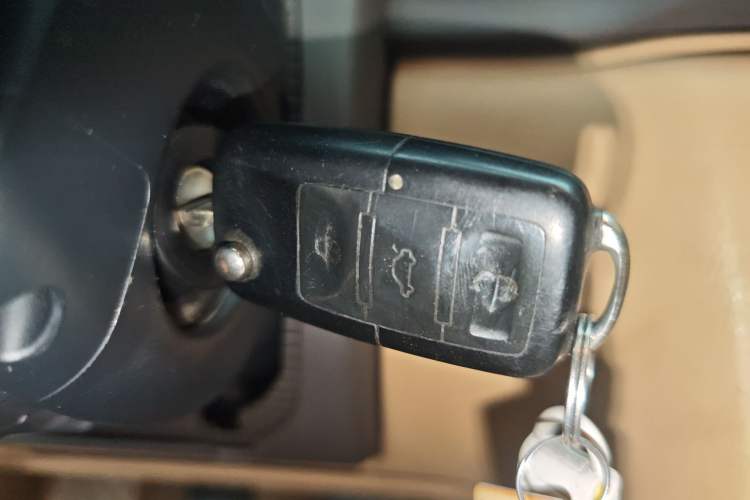 Used Volkswagen Passat 2007 2.0L Manual Standard Edition Vehicle Key