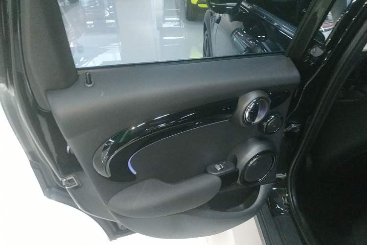 Used MINI MINI 2023 1.5T COOPER Artist Five-Door Edition