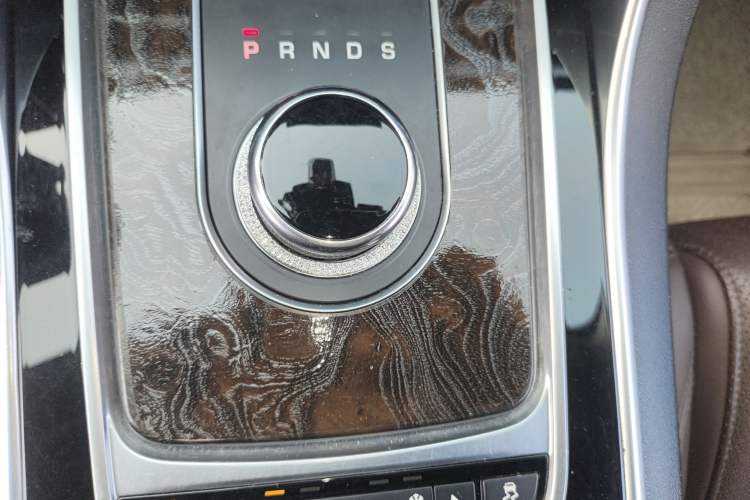 Used Jaguar XFL 2017 XFL 2.0T 240PS Luxury Edition Gear Lever