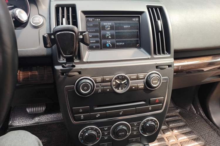 Used Land Rover Freelander 2 2014 2.2T SD4 SE Diesel Edition Audio And AC Panel