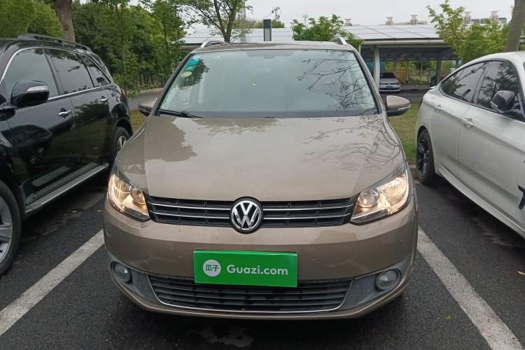 Used Volkswagen Touran 2015 1.4T DSG Luxury Edition 5-Seater Front