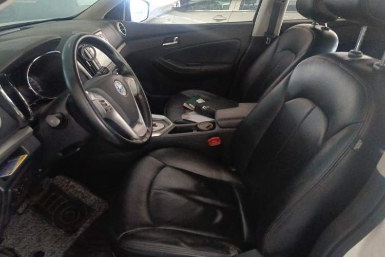 Used Venucia T70 2015 2.0L CVT Smart Edition