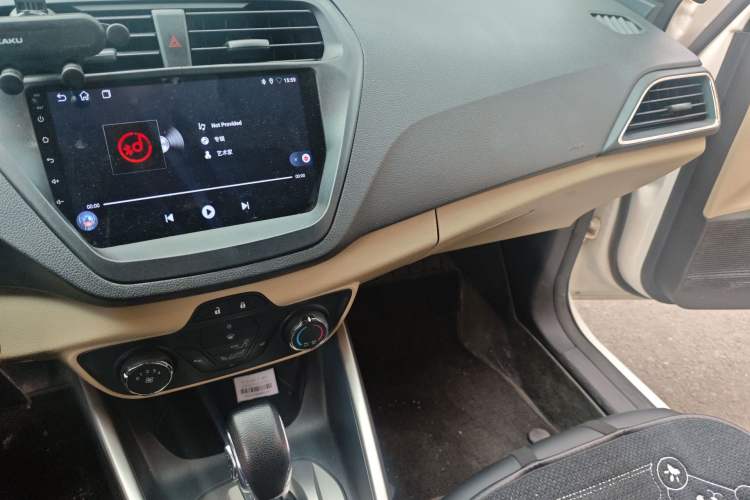 Used Ford Escort 2015 1.5L Automatic Comfort Edition Audio And AC Panel