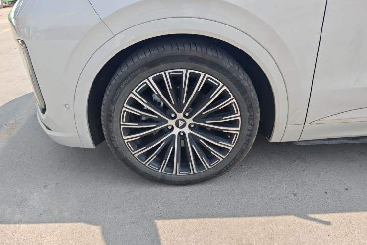 Used Deepal S09 2025 Four-Wheel Drive Ultra+ Custom Edition
