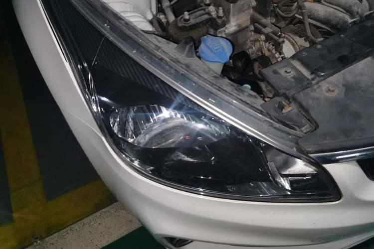 Used Kia K2 2017 Sedan 1.4L Manual Transmission 15th Anniversary Special Edition GLS Right Front Headlight