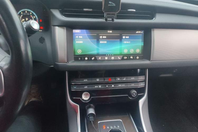 Used Jaguar XFL 2020 XFL 2.0T P250 Four-Wheel Drive Luxury Edition Audio And AC Panel