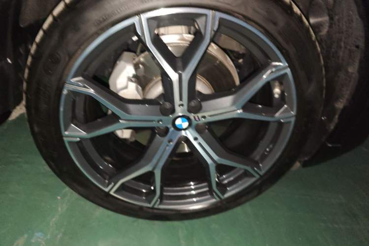 Used BMW X5 2023 xDrive 30Li Luxury M Sport Package Right Front Wheel Hub