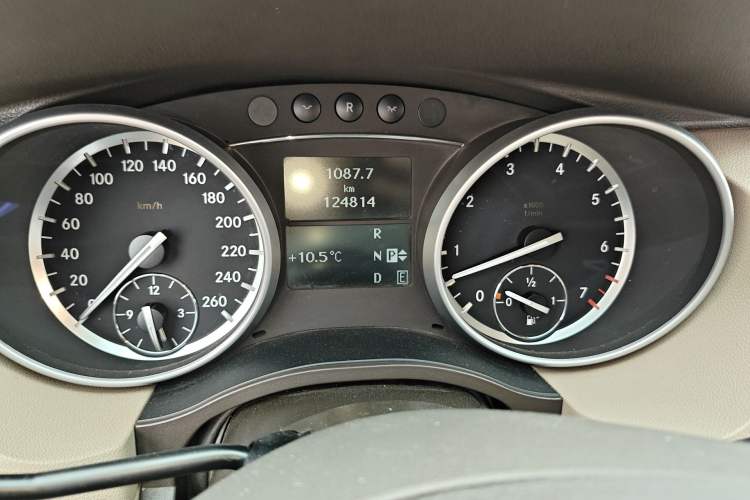 Used Mercedes-Benz R-Class 2011 R 300 L Business Model Instrument Cluster