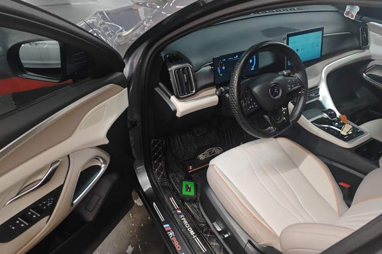 Used BYD Song Pro New Energy 2024 HONOR Edition DM-i 71KM Navigation Model
