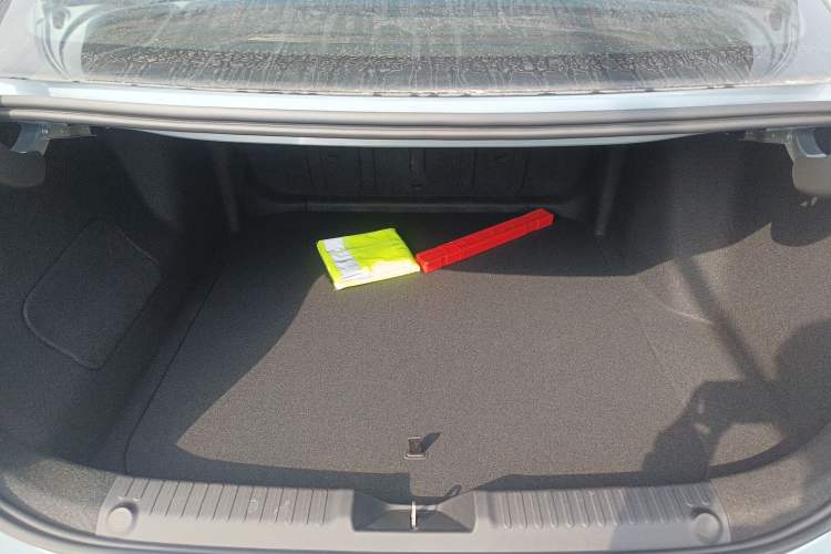 Used Geely Galaxy L6 2025 EM-i 140km Starship Edition