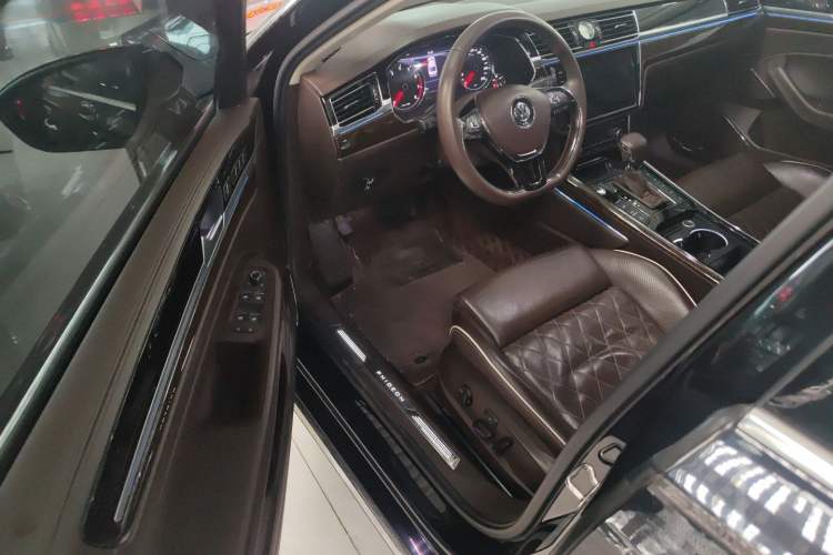 Used Volkswagen Phideon 2018 Revised Version 380TSI Two-Wheel-Drive Flagship Edition
