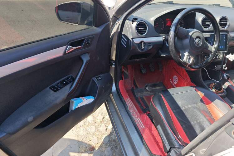 Used Volkswagen Jetta 2015 Zhuihui Edition 1.6L Manual Comfort Model Driver Seat