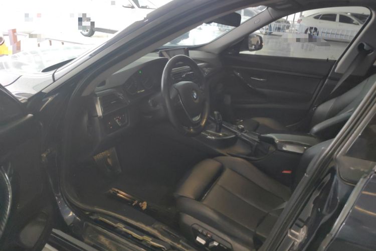 Used BMW 3 Series GT 2018 320i Sport Edition Driver Seat
