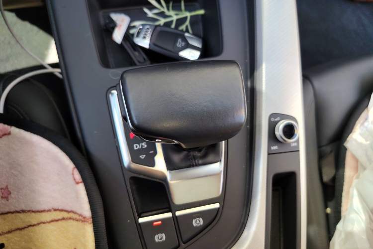 Used Audi A5 2021 Coupe 40 TFSI Fashionable and Dynamic Model Gear Lever