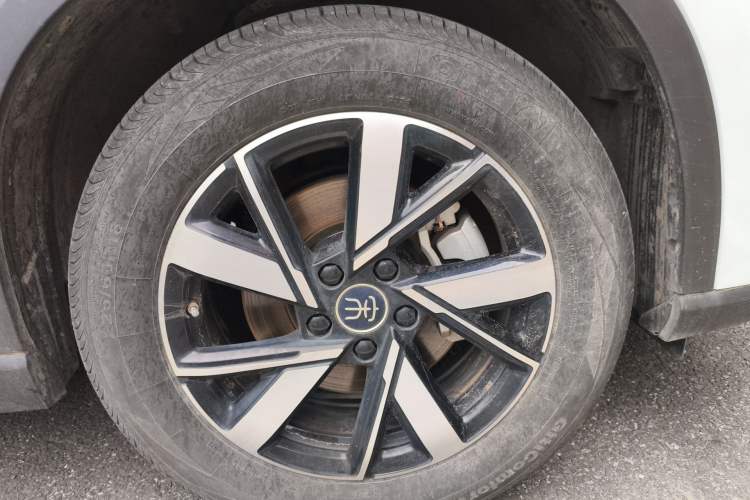 Used BYD Song Pro New Energy 2024 HONOR Edition DM-i 110KM Beyond Model Right Front Wheel Hub