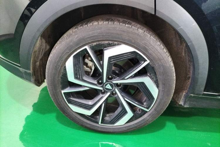 Used Deepal S07 2025 215Max Huawei Qiankun Intelligent Driving ADS SE Range-Extended Version Exterior 8