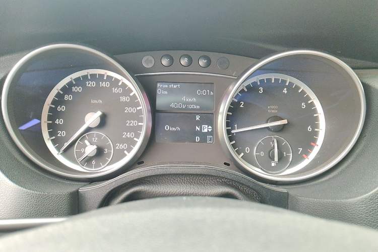 Used Mercedes-Benz R-Class 2017 R 320 4MATIC Business Edition Prestige Model
