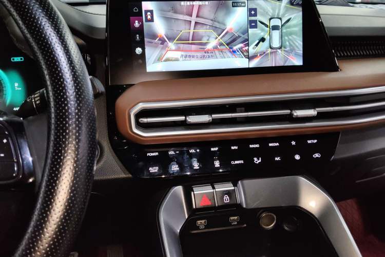 Used Kia Sportage R 2021 Ace 2.0L Splendid Edition Audio And AC Panel