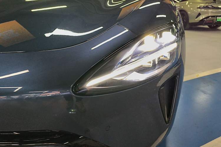 Used Xiaomi Auto SU7 2024 Four-Wheel Drive Ultra-Long Range Advanced Intelligent Driving Max Edition Left Front Headlight