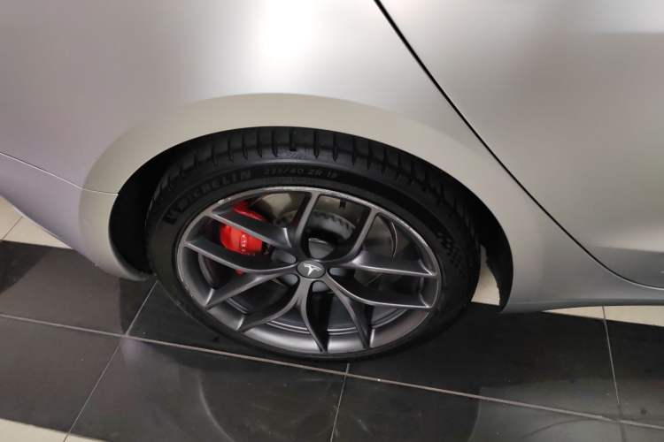 Used Tesla Model 3 2022 Performance High-Performance All-Wheel-Drive Version Right Rear Wheel Hub