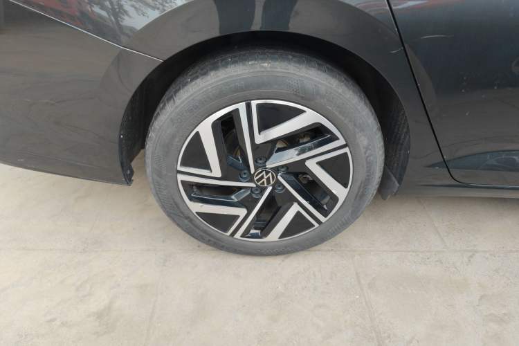 Used Volkswagen Sagitar 2023 300TSI DSG Excellence Edition Right Rear Wheel Hub