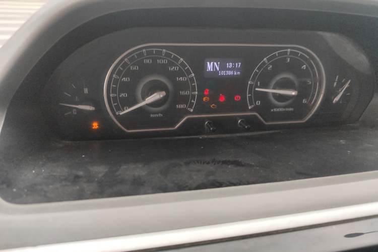 Used SAIC MAXUS Xintu V80 2019 2.5T Classic Model AMT Aoyuntong Long Wheelbase Mid-Roof 7-Seater
