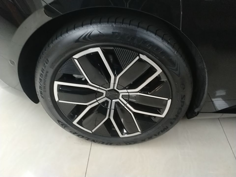 Avatr 12 2025 Max Extended-Range Edition — снимка 11