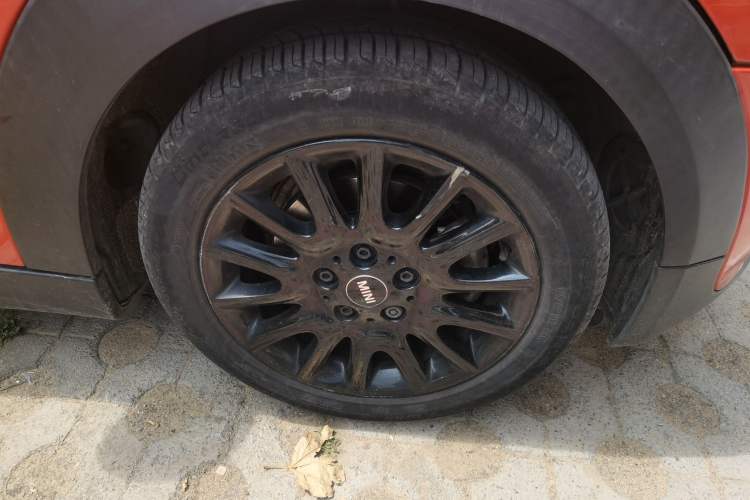 Used MINI 2018 1.5T ONE PLUS Five-Door Edition Right Front Wheel Hub