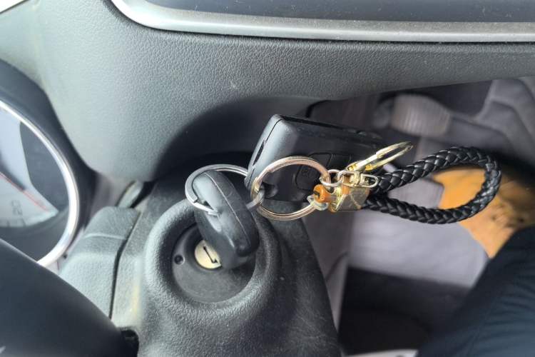 Used Peugeot 308 2014 Enjoy Edition Classic 1.6L Manual YouShang Model Vehicle Key