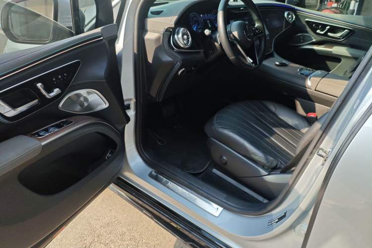 Used Mercedes-Benz EQS SUV 2023 450 4MATIC Pioneer Edition
