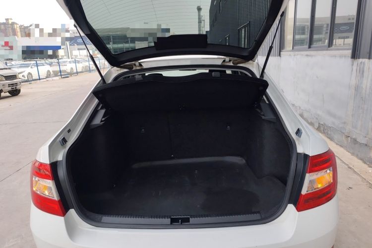 Used Skoda Octavia 2017 1.6L Automatic Chuanxing Edition Trunk