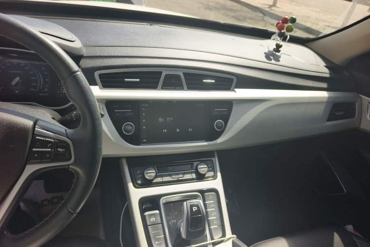 Used Geely Auto Emgrand X7 Sport 2020 1.8TD DCT Two-Wheel Drive Smart Connect 4G-Enabled Version
