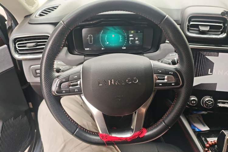 Used Lynk & Co 02 2018 1.5T DCT Two-Wheel Drive Pro Version China V Emission Standard Steering Wheel