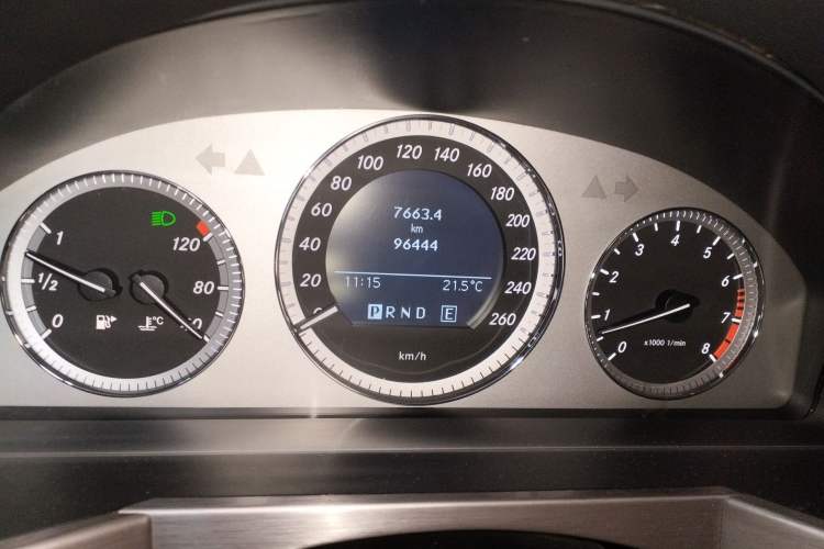 Used Mercedes-Benz GLK-Class 2010 GLK 300 4MATIC Fashion Model Odometer Close Up