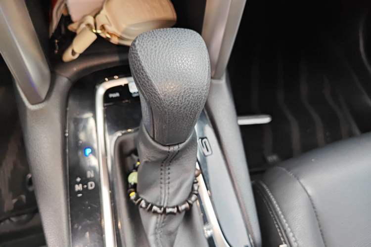 Used Toyota Corolla Cross 2023 2.0L Elite Edition Gear Lever