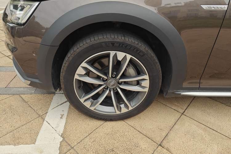 Used Audi A4 2017 45 TFSI allroad quattro Sport model Left Front Wheel Hub