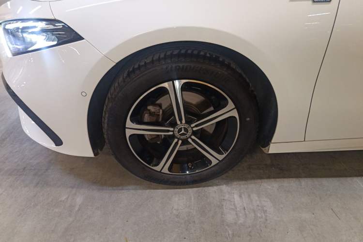 Used Mercedes-Benz A-Class 2024 Updated A 200 L Fashion Version Left Front Wheel Hub