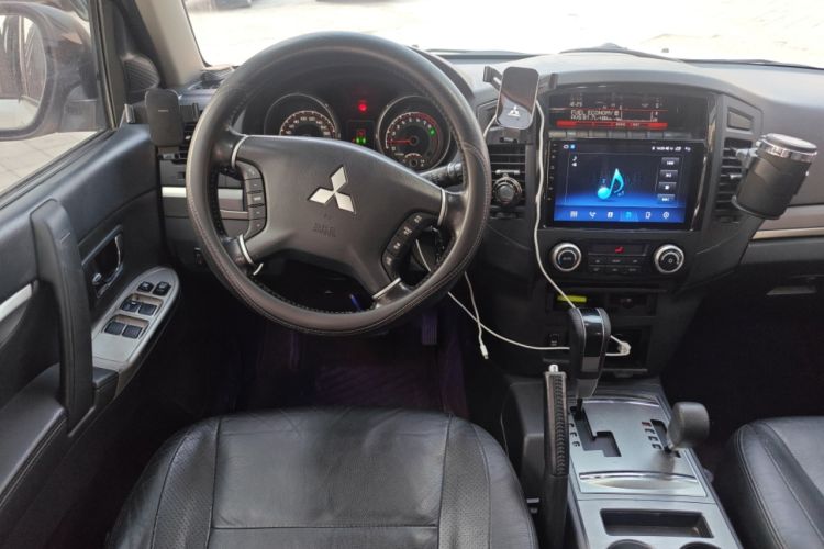 Used Mitsubishi Pajero 2014 3.0L Elite Edition Steering Wheel