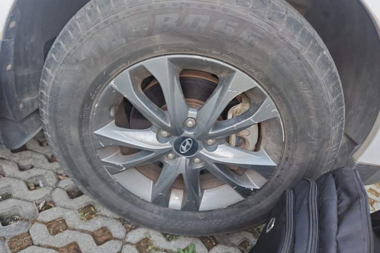 Used Hyundai ix35 2015 2.0L Manual Two-Wheel Drive Comfort Version China IV Standard Right Front Wheel Hub