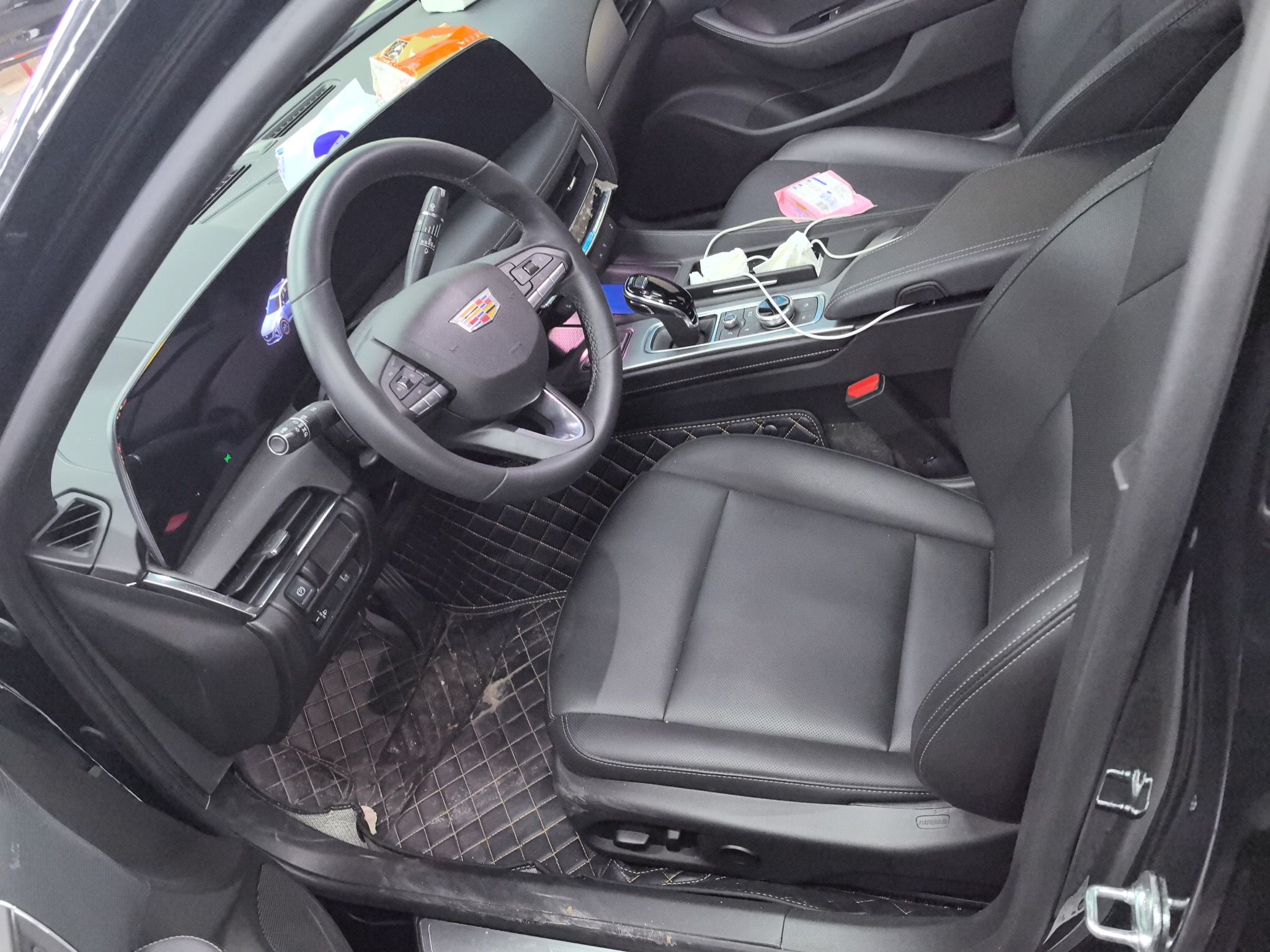 المقاعد الأمامية داخل السيارة