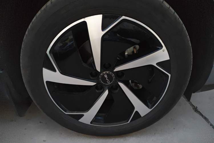 Used BYD Sealion 06 New Energy 2025 Model DM-i 170 Navigation Pro Edition Right Front Wheel Hub