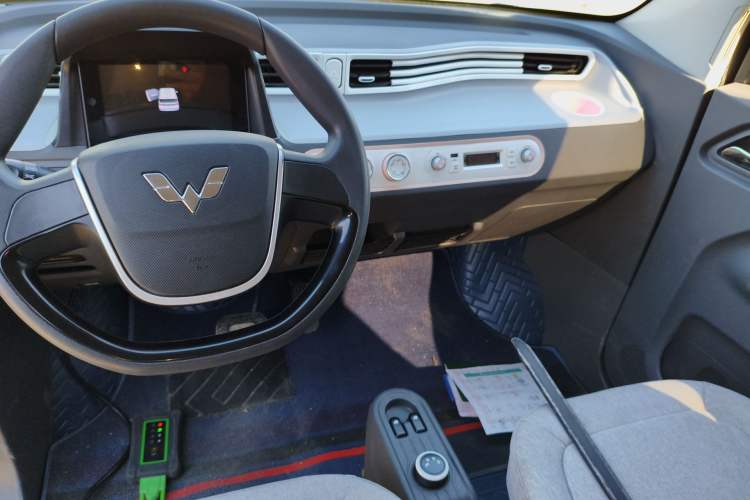 Used Wuling Hongguang MINIEV 2022 Macaron Premium Model – Lithium Iron Phosphate Audio And AC Panel