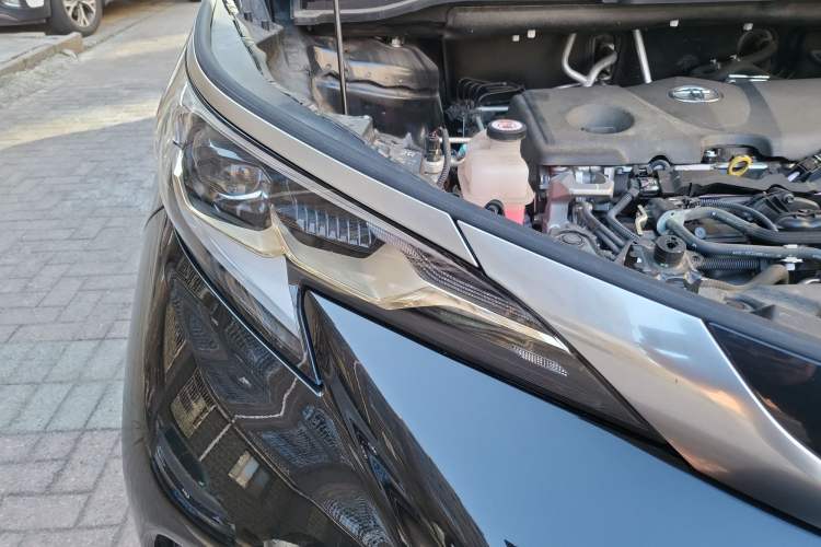 Used Toyota Granvia 2023 2.5L Hybrid Prestige PLUS Edition Right Front Headlight