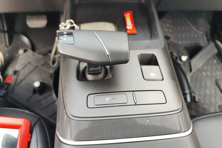 Used CHANGAN Eado 2024 1.5T GDI Automatic Prestige Edition Gear Lever