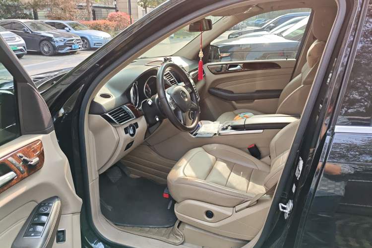 Used Mercedes-Benz M-Class 2014 ML 400 4MATIC Dynamic Model