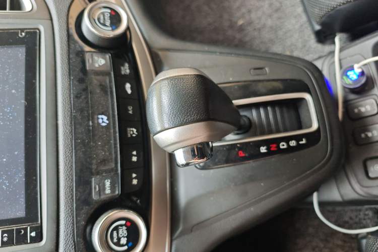 Used Honda CR-V 2015 2.4L two-wheel drive luxury version Gear Lever