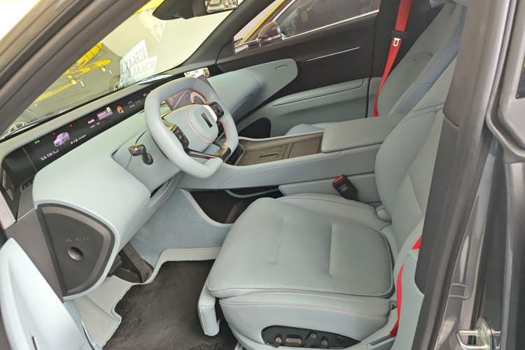 Used Avatr 12 2025 Ultra Extended-Range Edition Left Front Seat